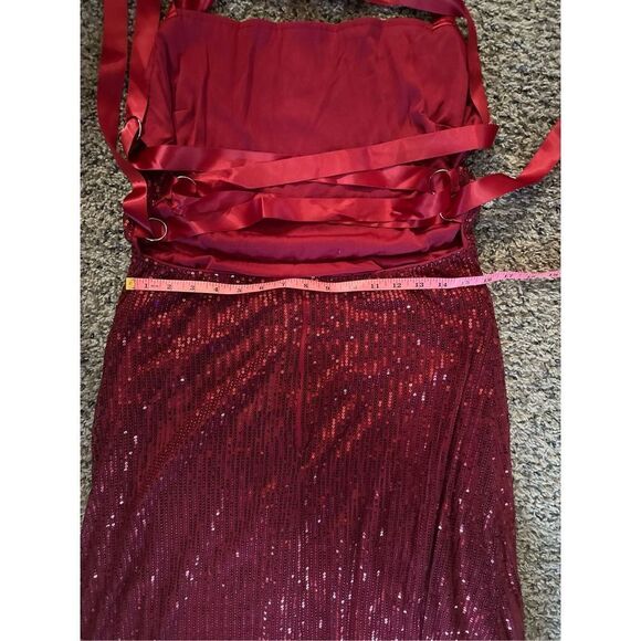Beautiful burgundy sequin, backless lace-up gown, built in slip , hidden back zi - Picture 6 of 12